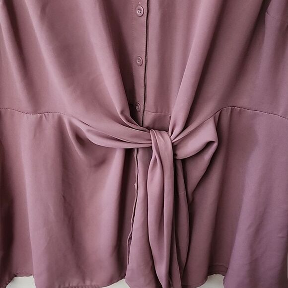 Cute Torrid top size 2 - Picture 2 of 4